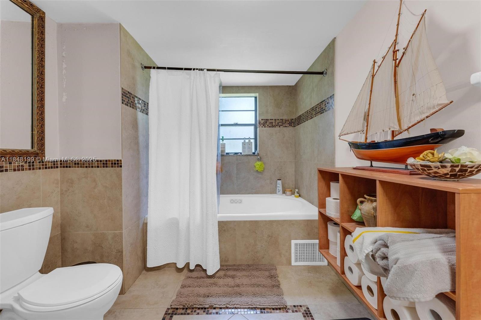 PINES OF BOCA BARWOOD COND - Residential