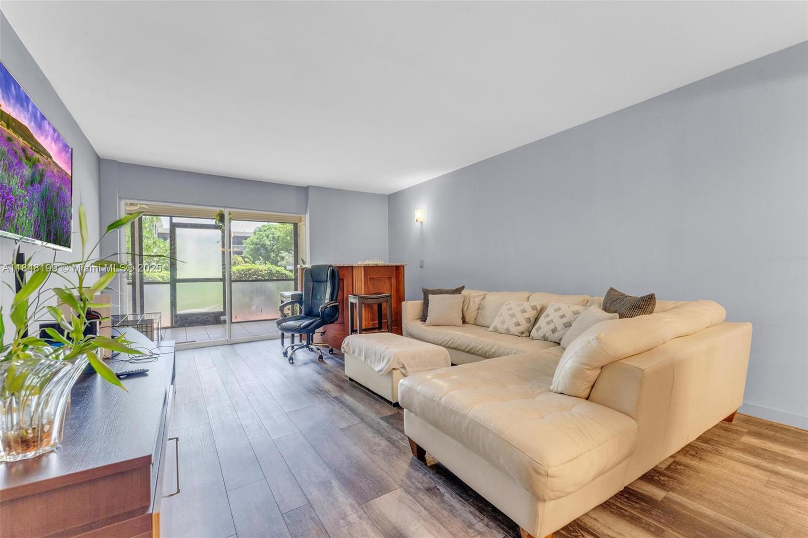 PINES OF BOCA BARWOOD COND - Residential