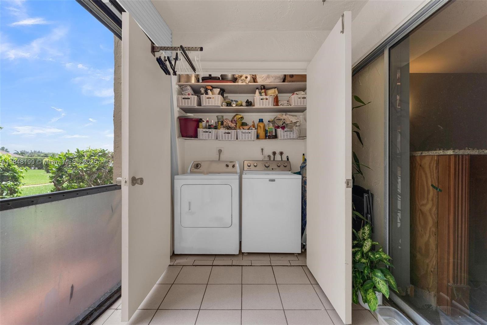 PINES OF BOCA BARWOOD COND - Residential