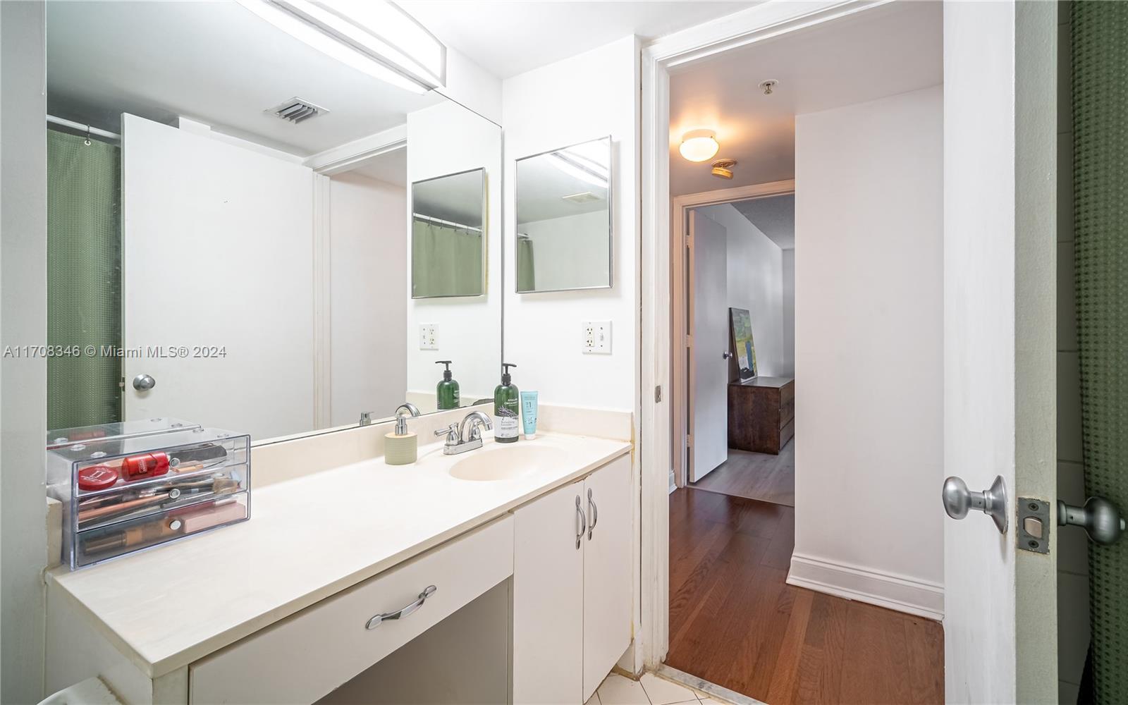 SHERIDAN EAST CONDO BLDG - Residential