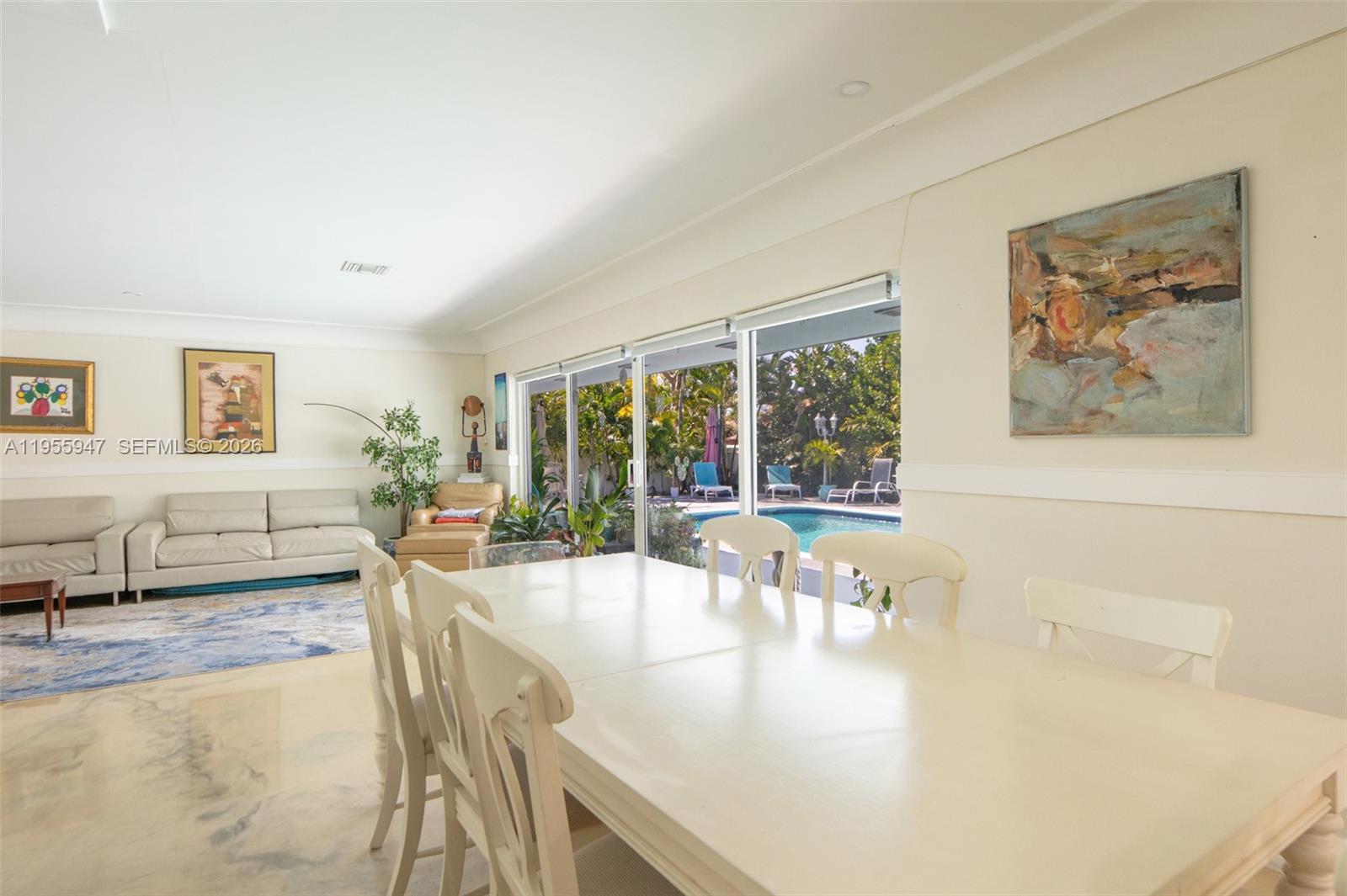 HOLLYWOOD HILLS - Residential