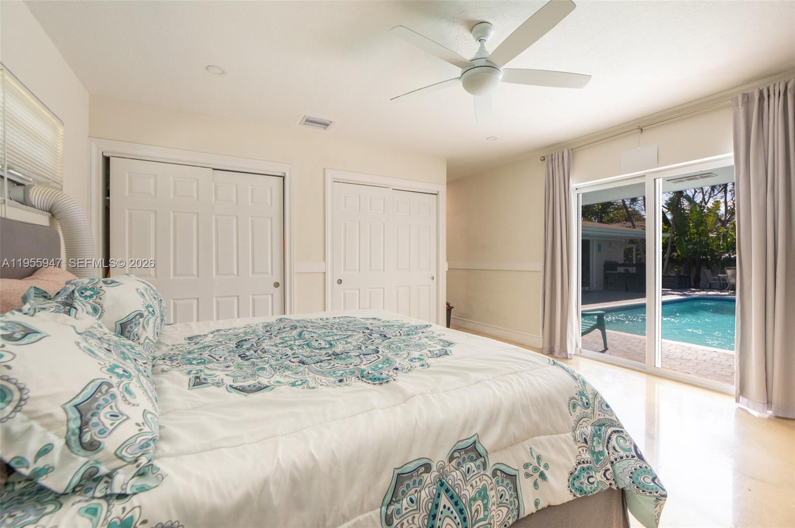 HOLLYWOOD HILLS - Residential