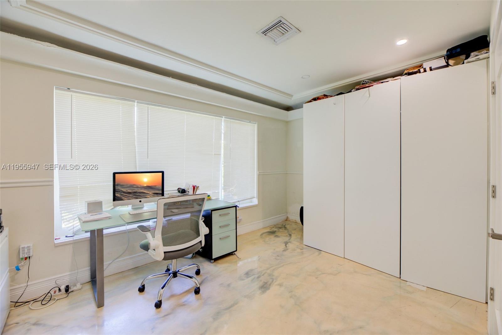 HOLLYWOOD HILLS - Residential