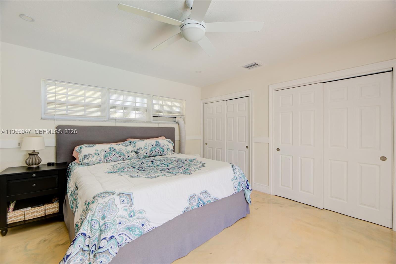 HOLLYWOOD HILLS - Residential