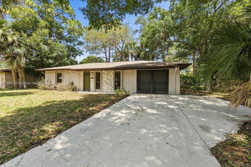 Located on one of only four roads in Lakewood Park with public water and sewer, this charming home features a 2017 roof and a complete interior remodel. Enjoy luxury wood-look vinyl plank flooring throughout, a brand-new kitchen with stainless steel appliances, soft-close cabinetry, and stone-look countertops. The updated bath includes a new vanity, mirror, fixtures, and commode. A half bath in the garage adds convenience. Relax in the screened lanai overlooking mature oaks and palms.
For showings please call listing agent.