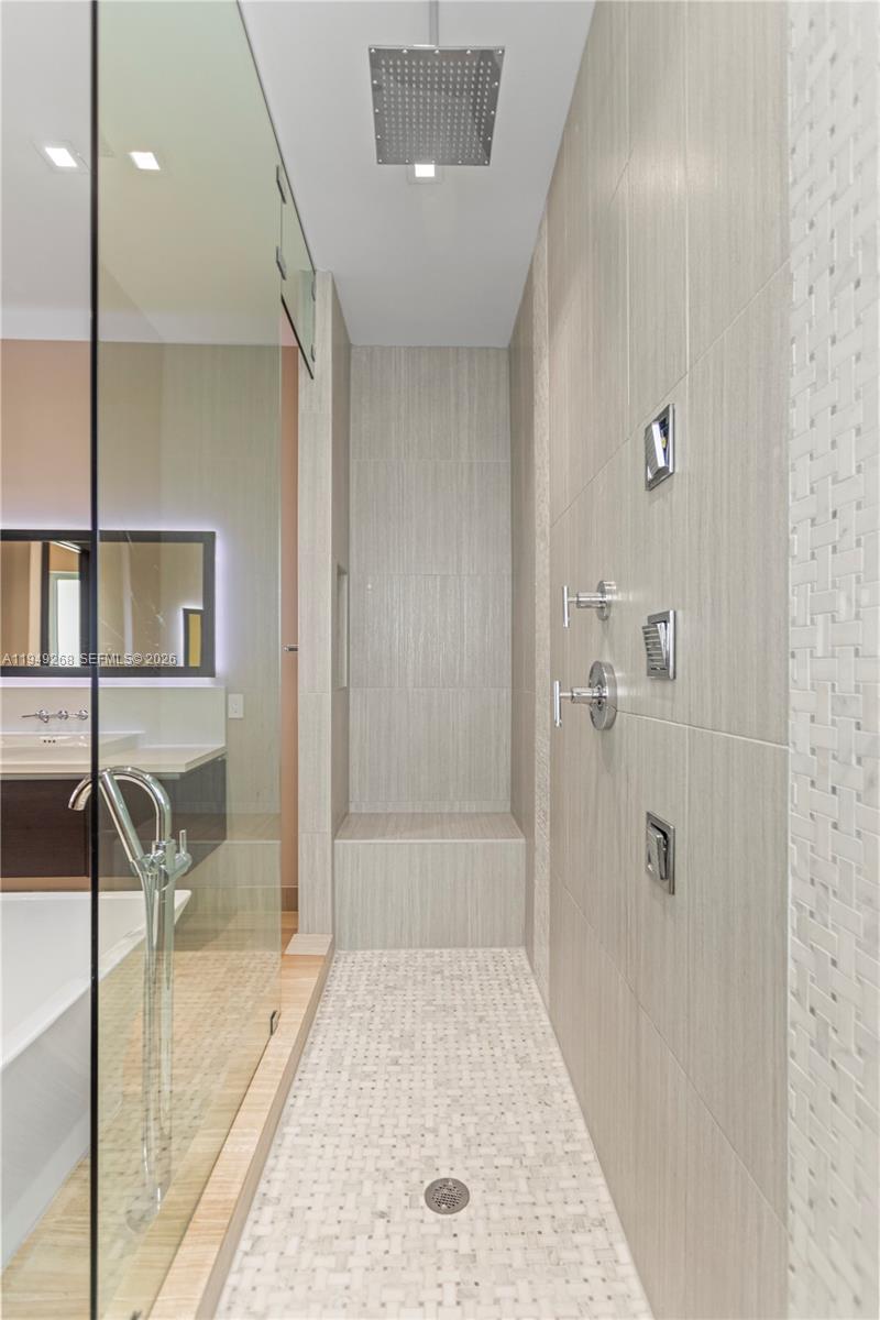 OASIS PARK SQUARE AT DORA - Residential