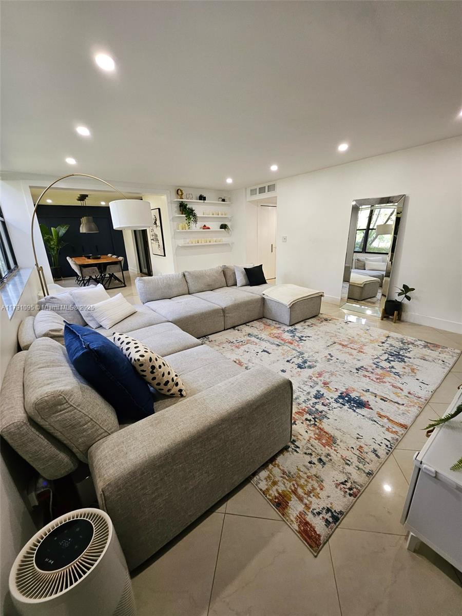 Property for Sale at 20401 Ne 30th Ave 114-8, Aventura, Miami-Dade County, Florida - Bedrooms: 3 
Bathrooms: 2  - $394,000