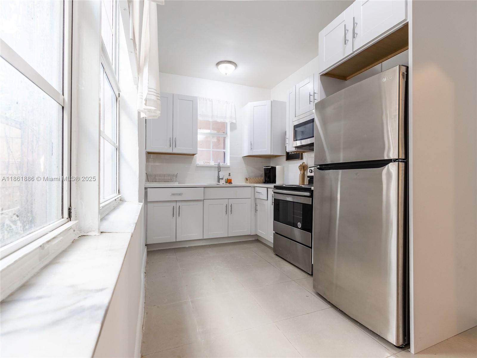 This beautifully upgraded one-bedroom apartment offers a sleek, modern kitchen, abundant natural light, and a
bright, open layout. Located in the heart of Buena Vista, you’ll be just steps away from the vibrant energy of both
Wynwood and the Design District. Onsite laundry adds everyday convenience. Quick approval process. Pet
restrictions apply.