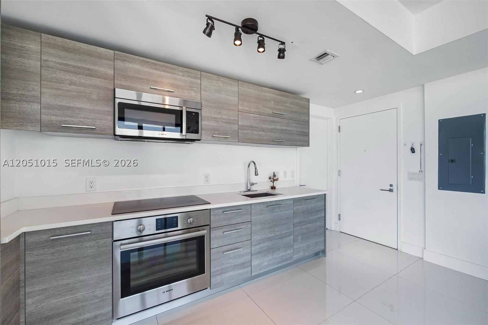 650 NE 32nd St 3408