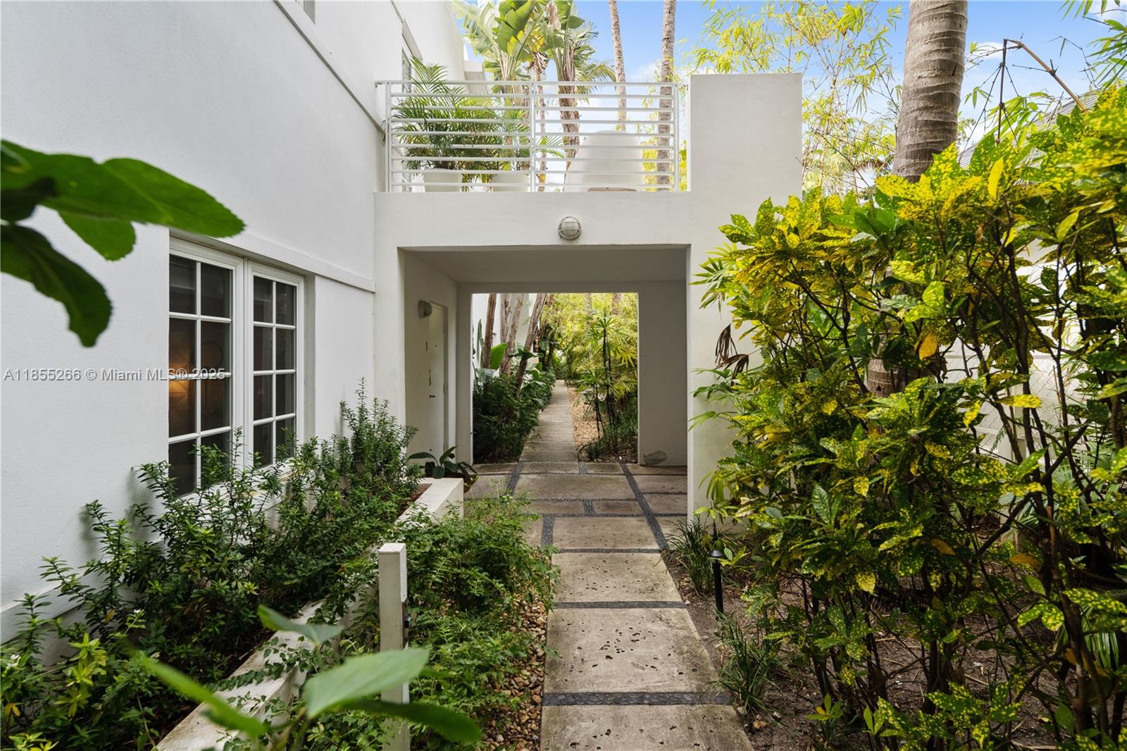 Partially furnished townhouse. Enjoy private and convenient living in South of Fifth. This unique 925 sqft, two-story one-bedroom PLUS DEN residence is one of only 7 townhomes in the boutique Claris, featuring a gated courtyard and prestigious address. Originally renovated in 2005, it offers a comfortable layout with spacious living and dining areas on the main floor, and a master suite plus den upstairs. Highlights include 2 full bathrooms, limestone and bamboo flooring, a European-style kitchen, abundant natural light, and one assigned parking space. Walk to the beach, South Pointe Park, the marina, and top restaurants.
