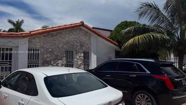 VERY NICE STUDIO FOR ONE OR TWO PERSONS, PRICE WILL BE SHIPPER FOR ONE PERSON...NICE NEIGHBORHOOD FEEL A FAMILY SURROUNDER, VERY QUITE AND FRIENDLY ARMOFEAR
