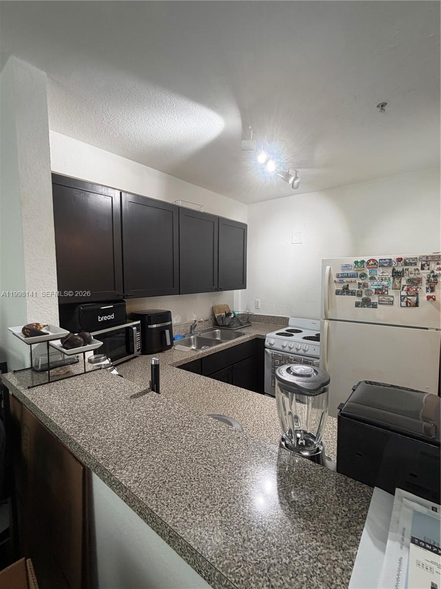 MELROSE APARTMENTS I COND - Residential Lease