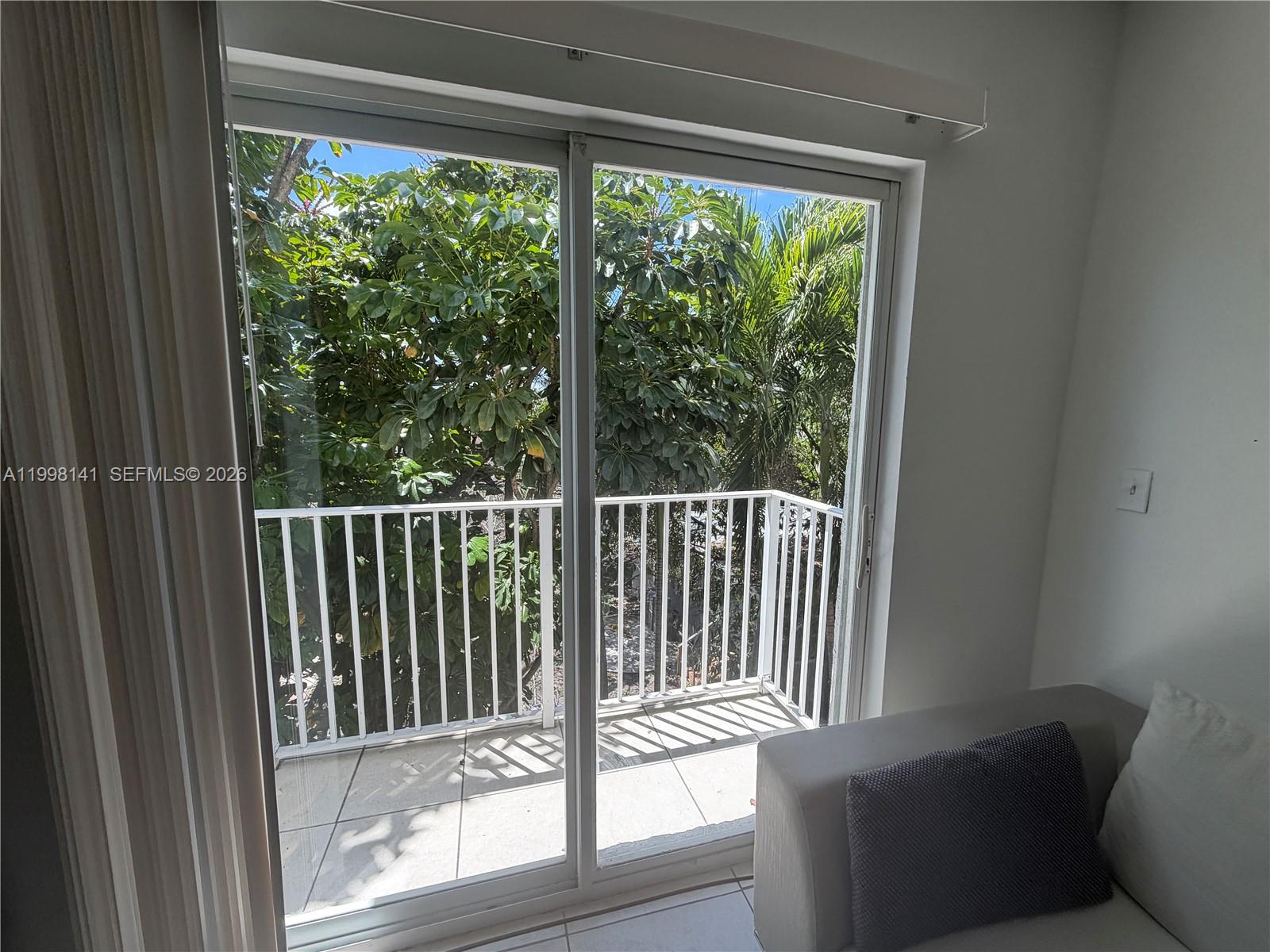 MELROSE APARTMENTS I COND - Residential Lease