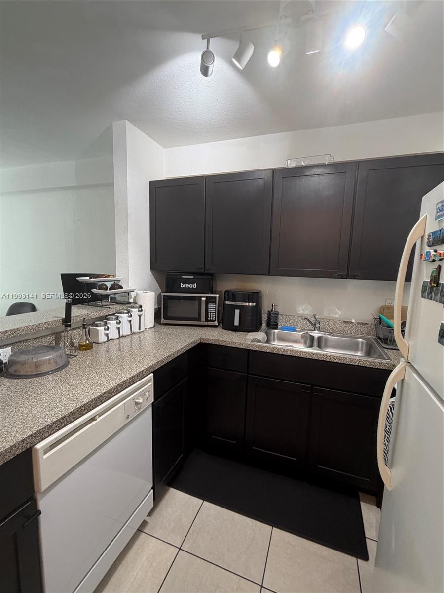 MELROSE APARTMENTS I COND - Residential Lease