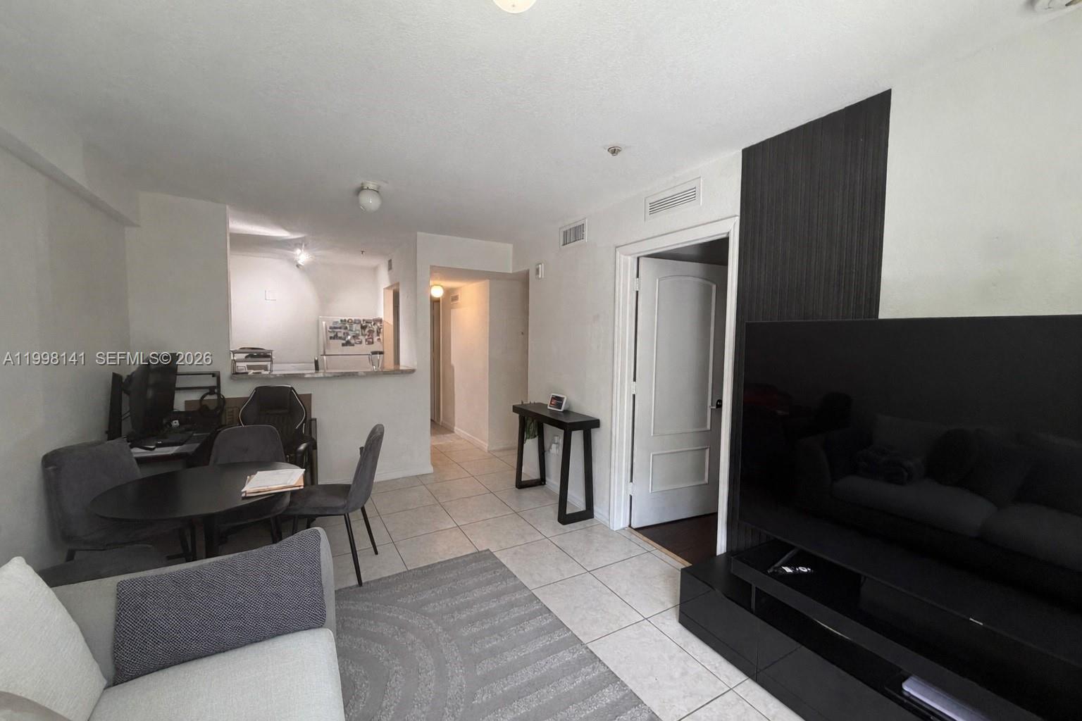 MELROSE APARTMENTS I COND - Residential Lease