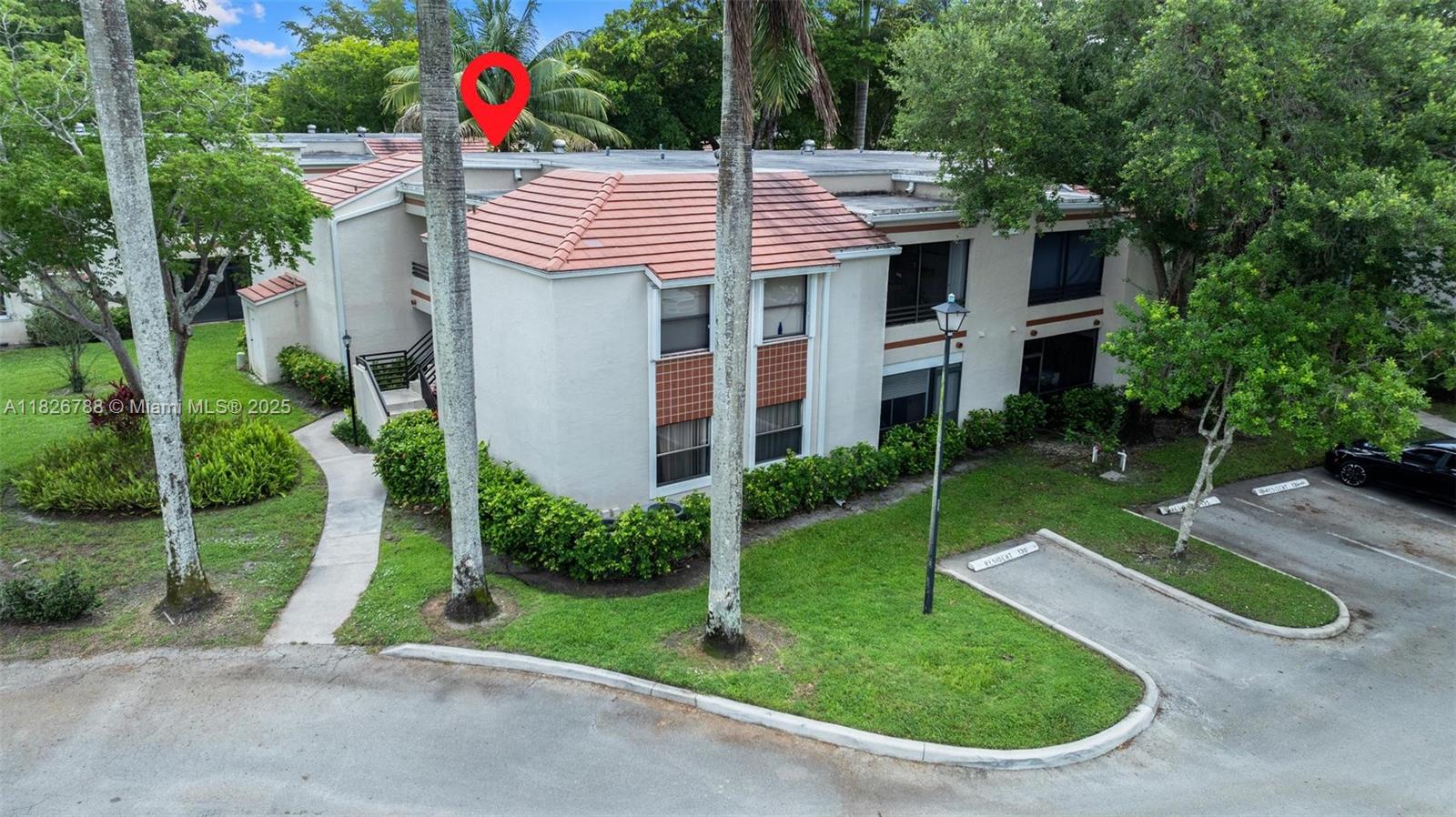 QUATRAINE AT JACARANDA GA - Residential