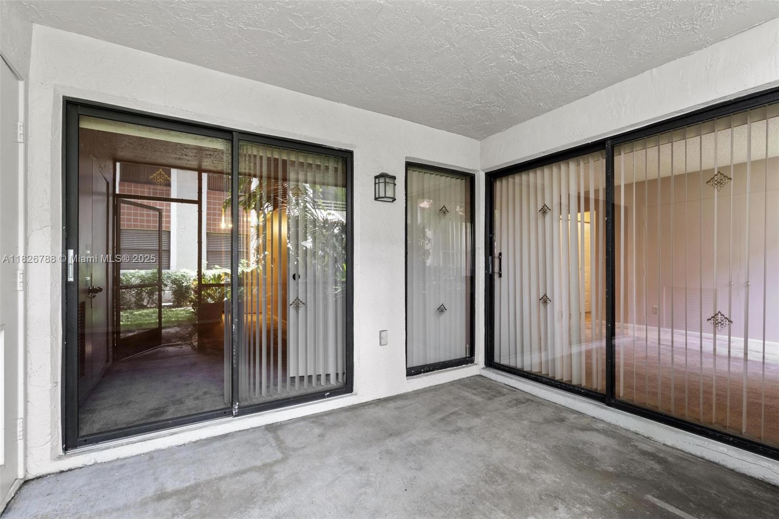 QUATRAINE AT JACARANDA GA - Residential