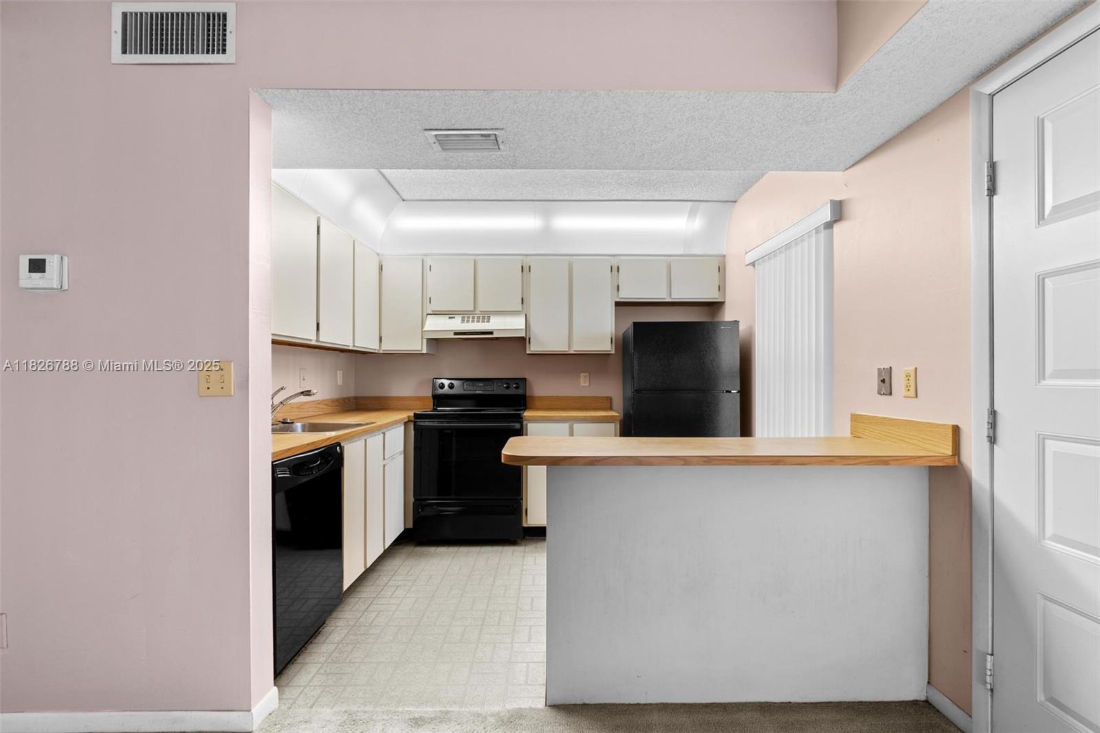 QUATRAINE AT JACARANDA GA - Residential