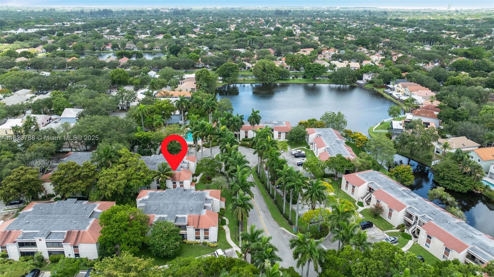 QUATRAINE AT JACARANDA GA - Residential