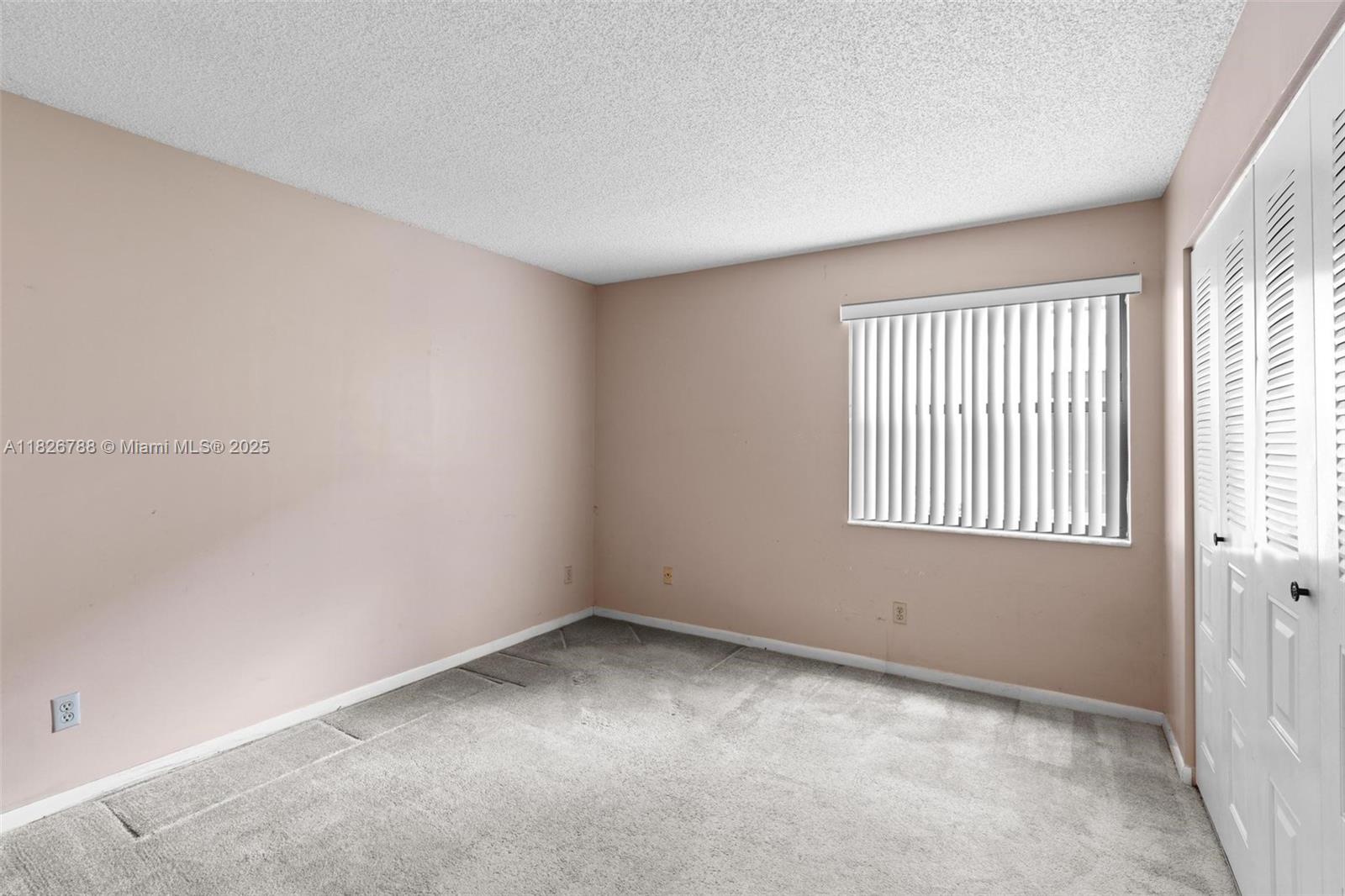 QUATRAINE AT JACARANDA GA - Residential