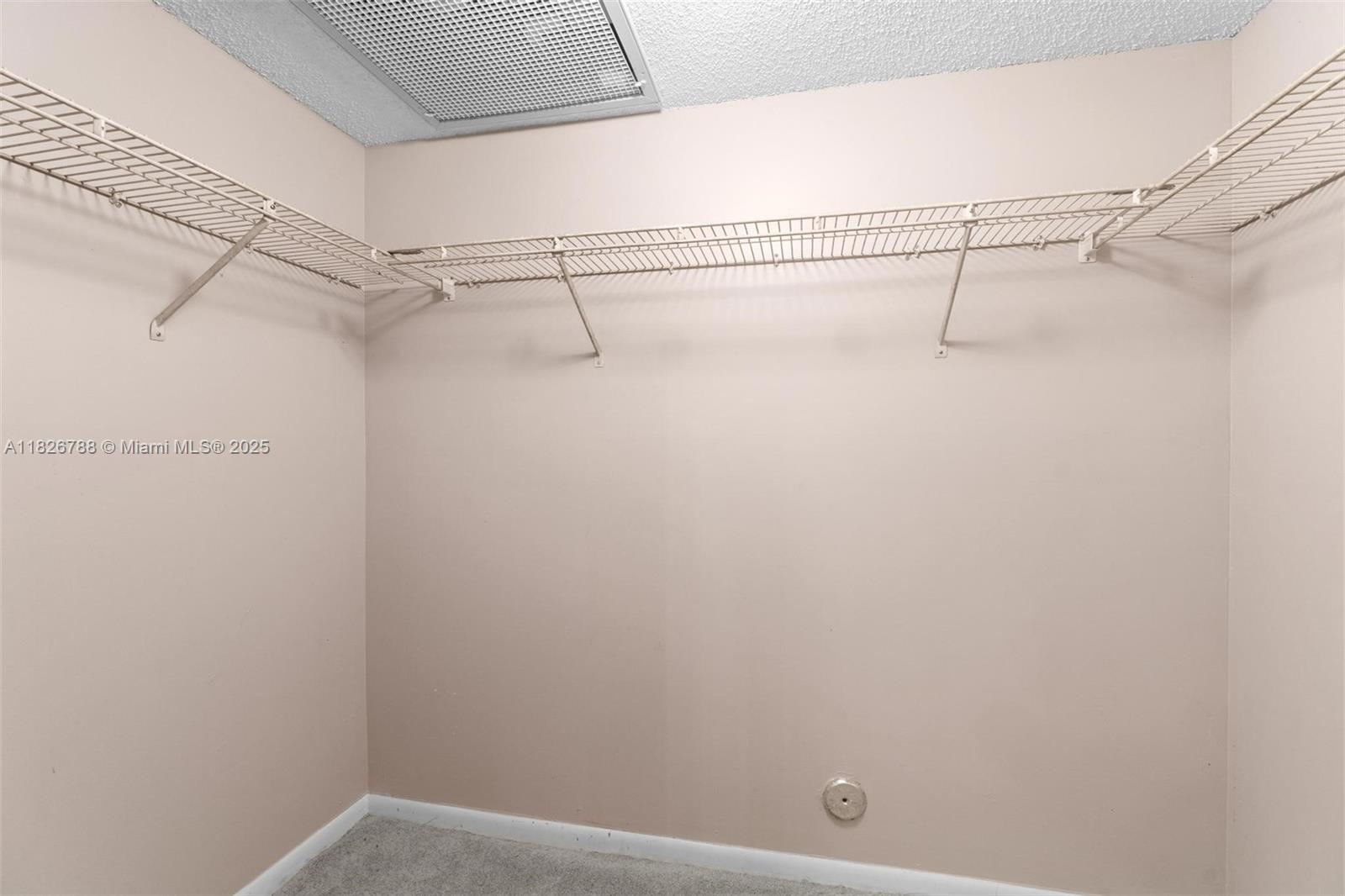 QUATRAINE AT JACARANDA GA - Residential