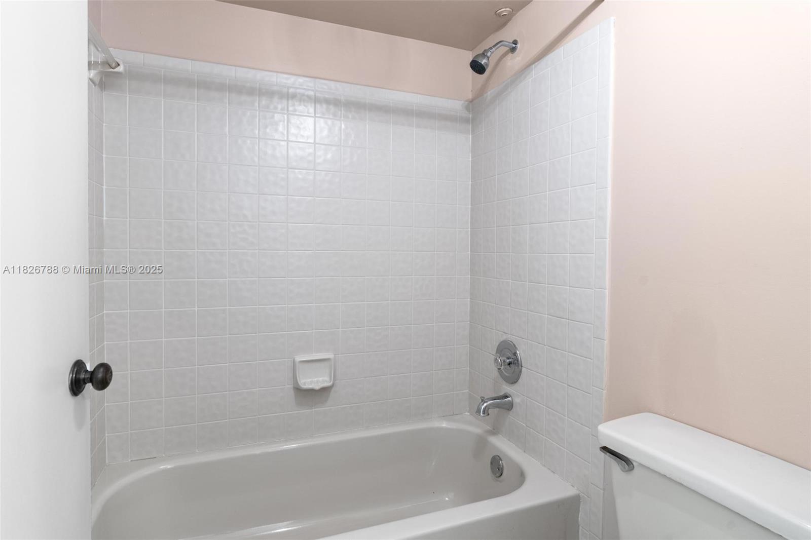 QUATRAINE AT JACARANDA GA - Residential