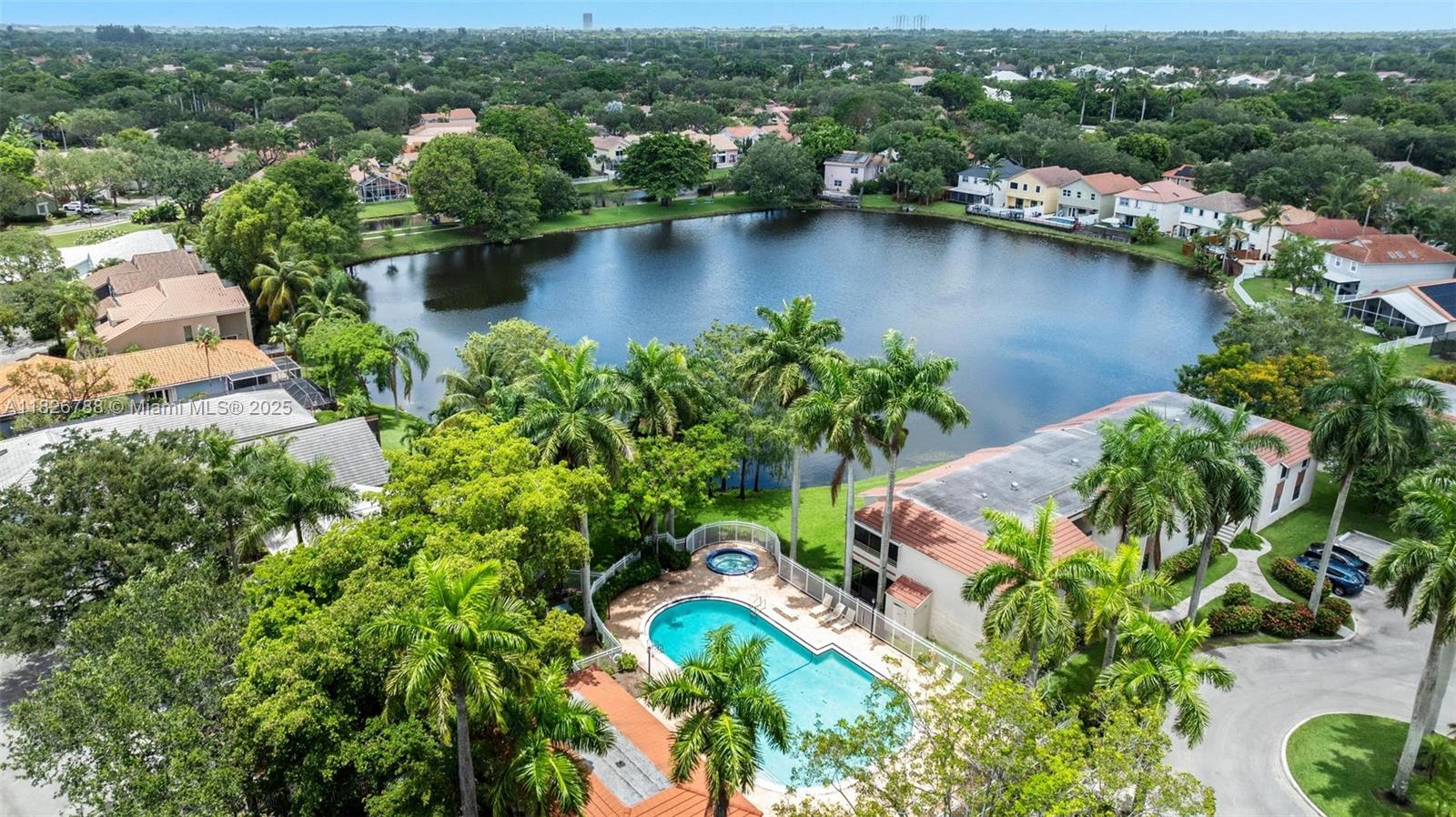 QUATRAINE AT JACARANDA GA - Residential