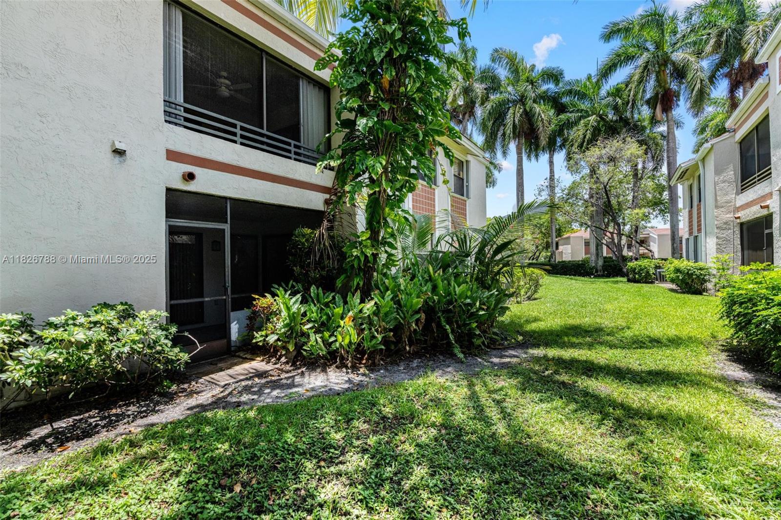 QUATRAINE AT JACARANDA GA - Residential