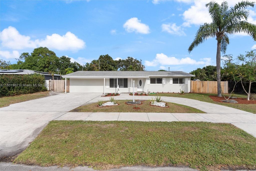 Photo of 617 Date Palm Dr, Lake Park, FL 33403 (MLS # A11501302)