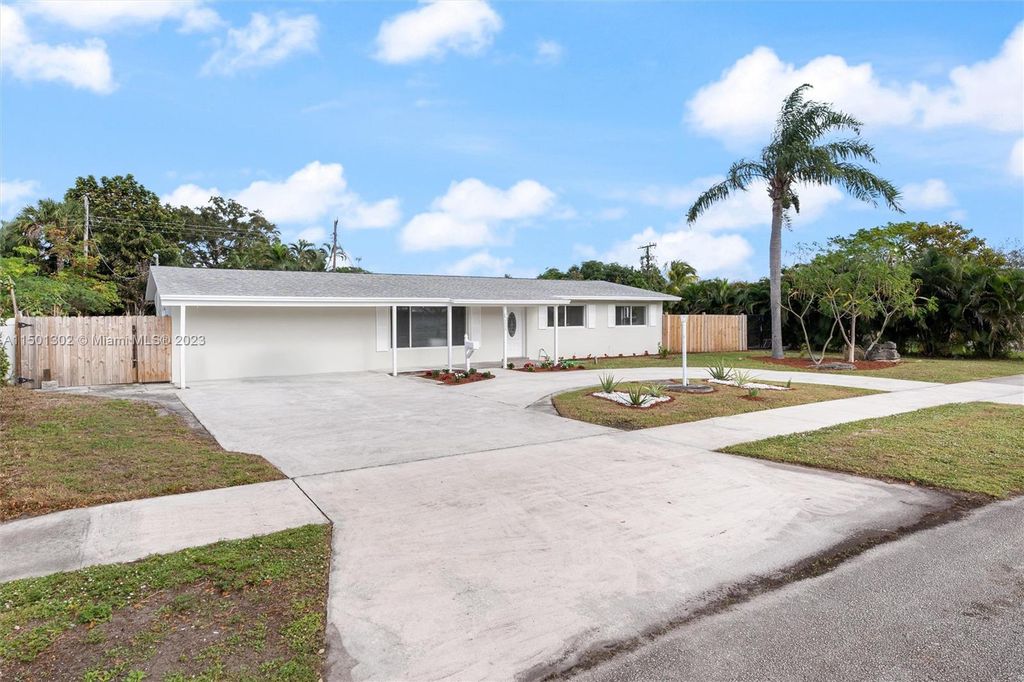 Photo of 617 Date Palm Dr, Lake Park, FL 33403 (MLS # A11501302)