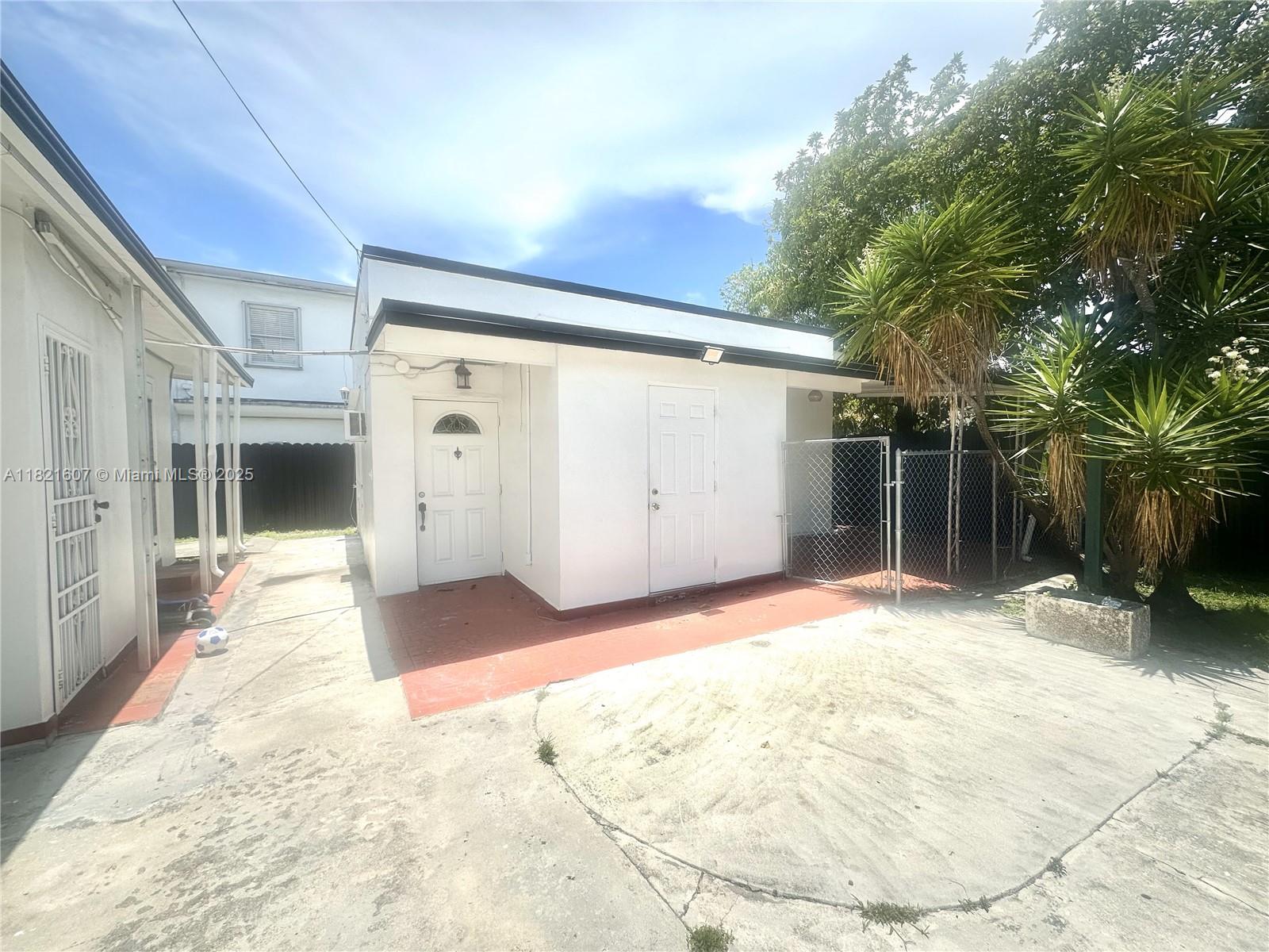 30 Nw 32nd Pl Rear, Miami, Broward County, Florida - 1 Bedrooms  
1 Bathrooms - 