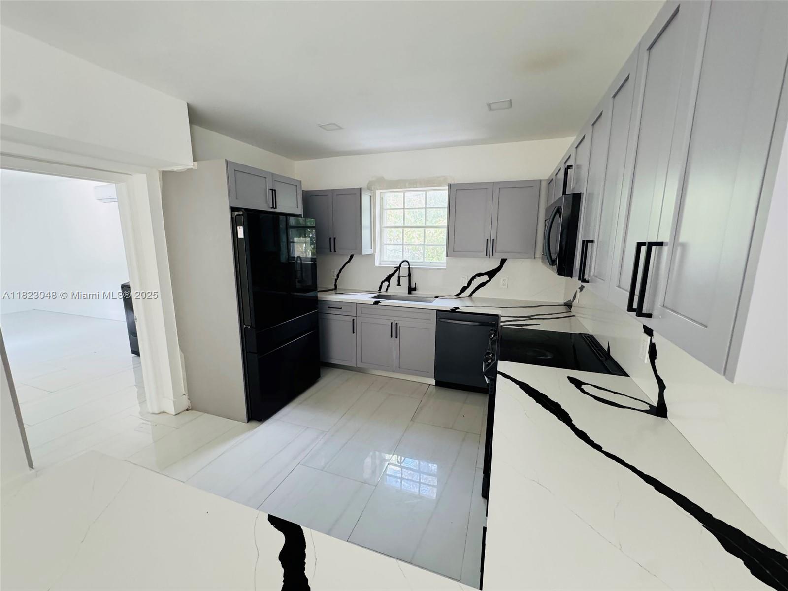 516 La Villa Dr