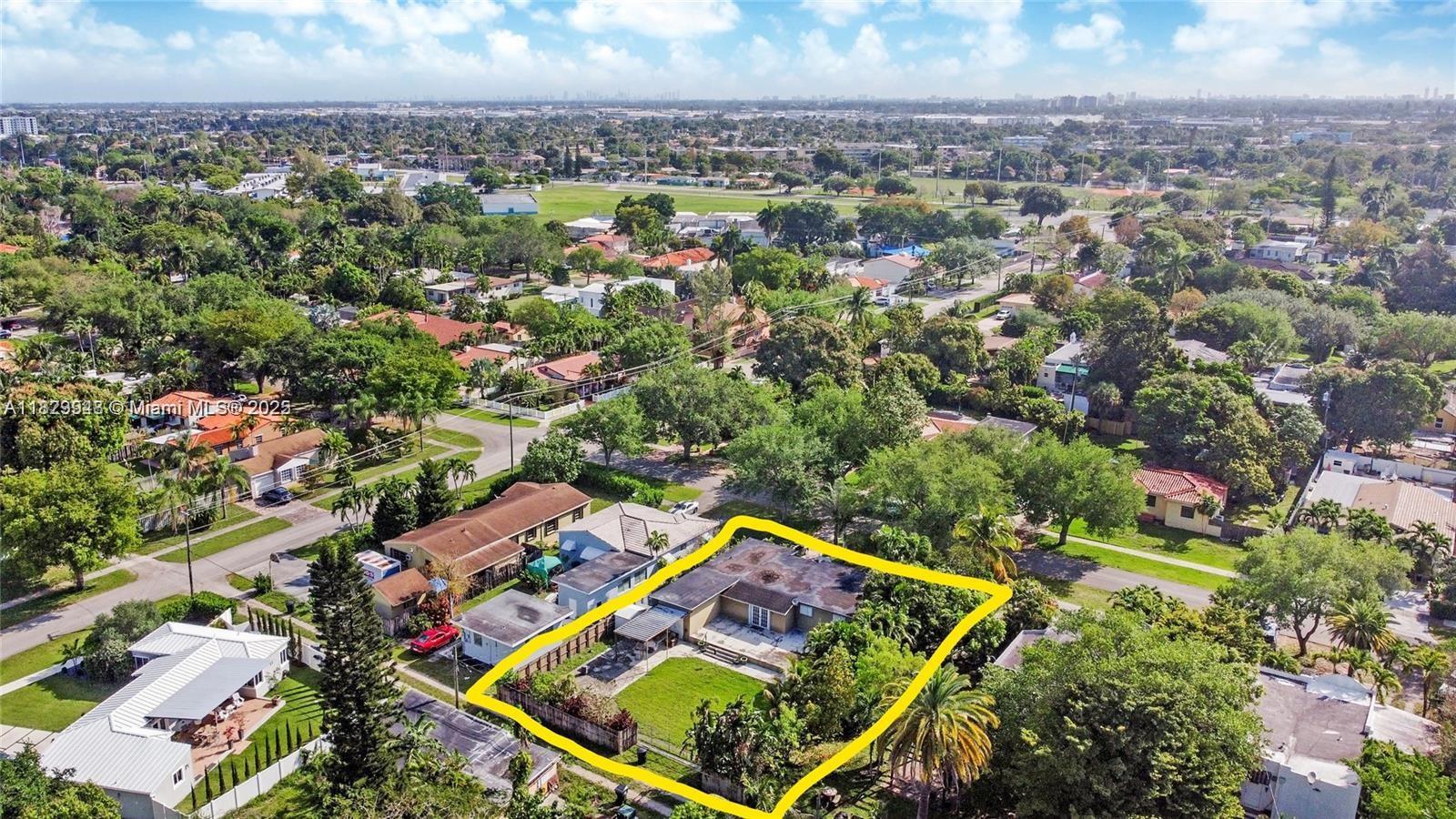 516 La Villa Dr, Miami Springs, Miami-Dade County, Florida - 4 Bedrooms  
2 Bathrooms - 
