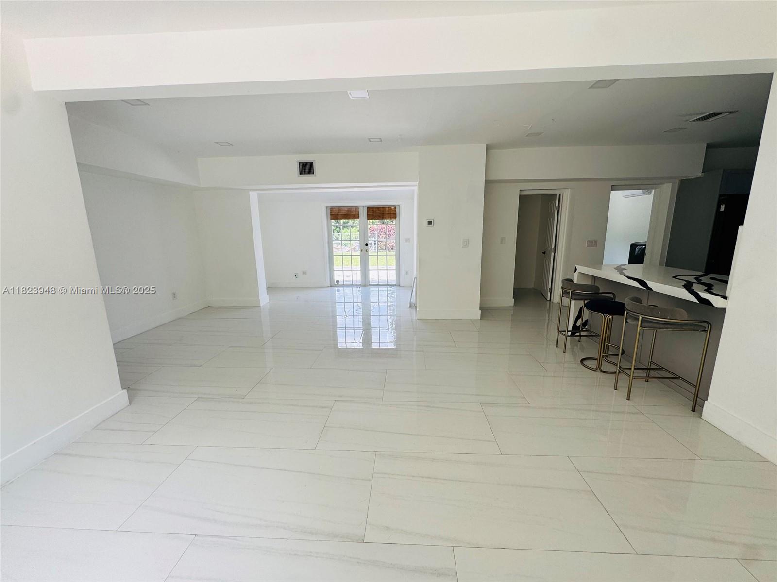 516 La Villa Dr