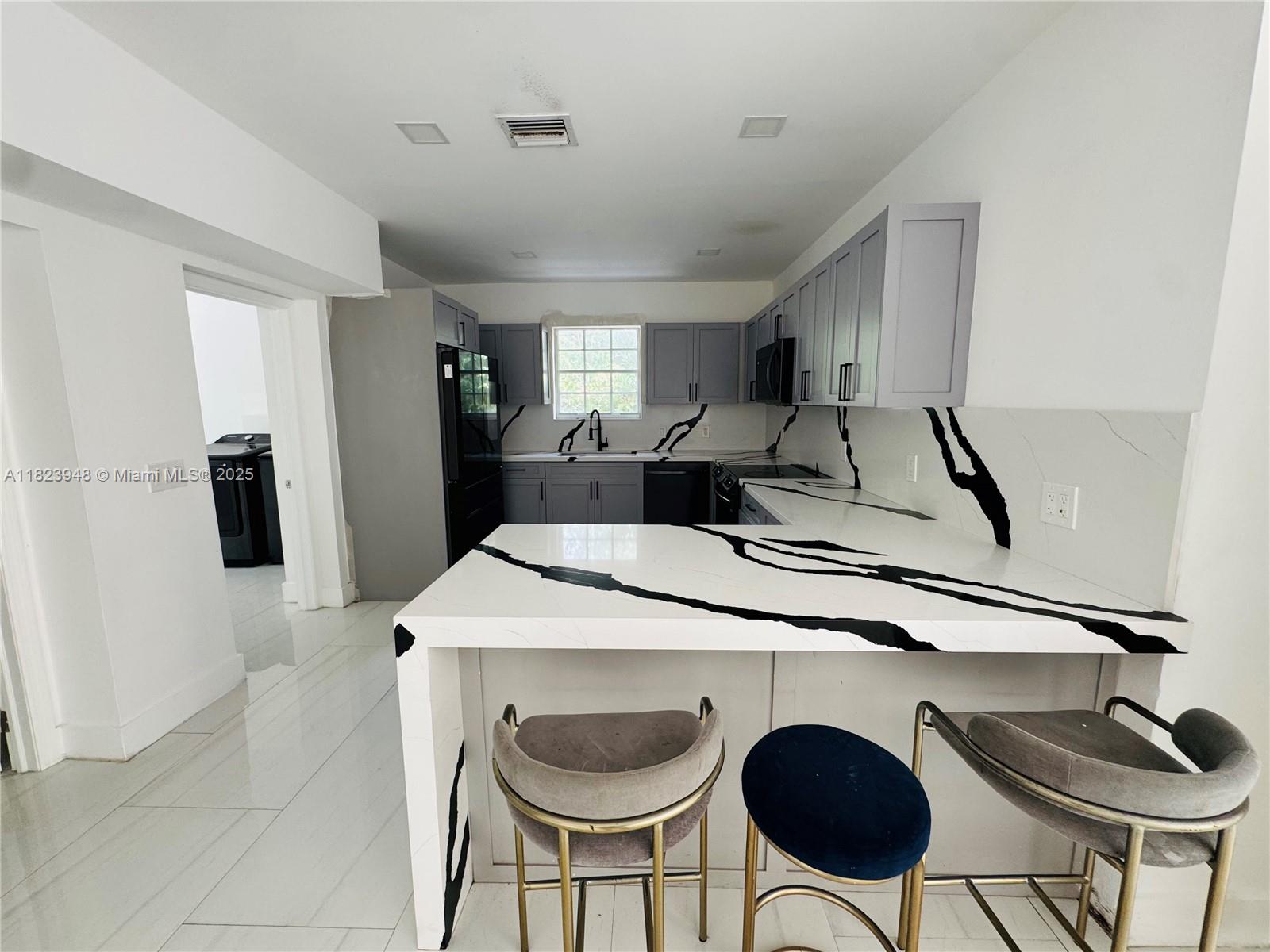 516 La Villa Dr