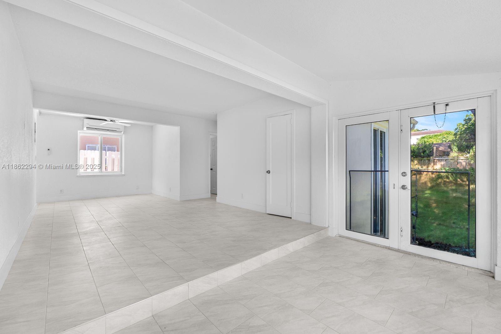 1121 SW 18th Ct