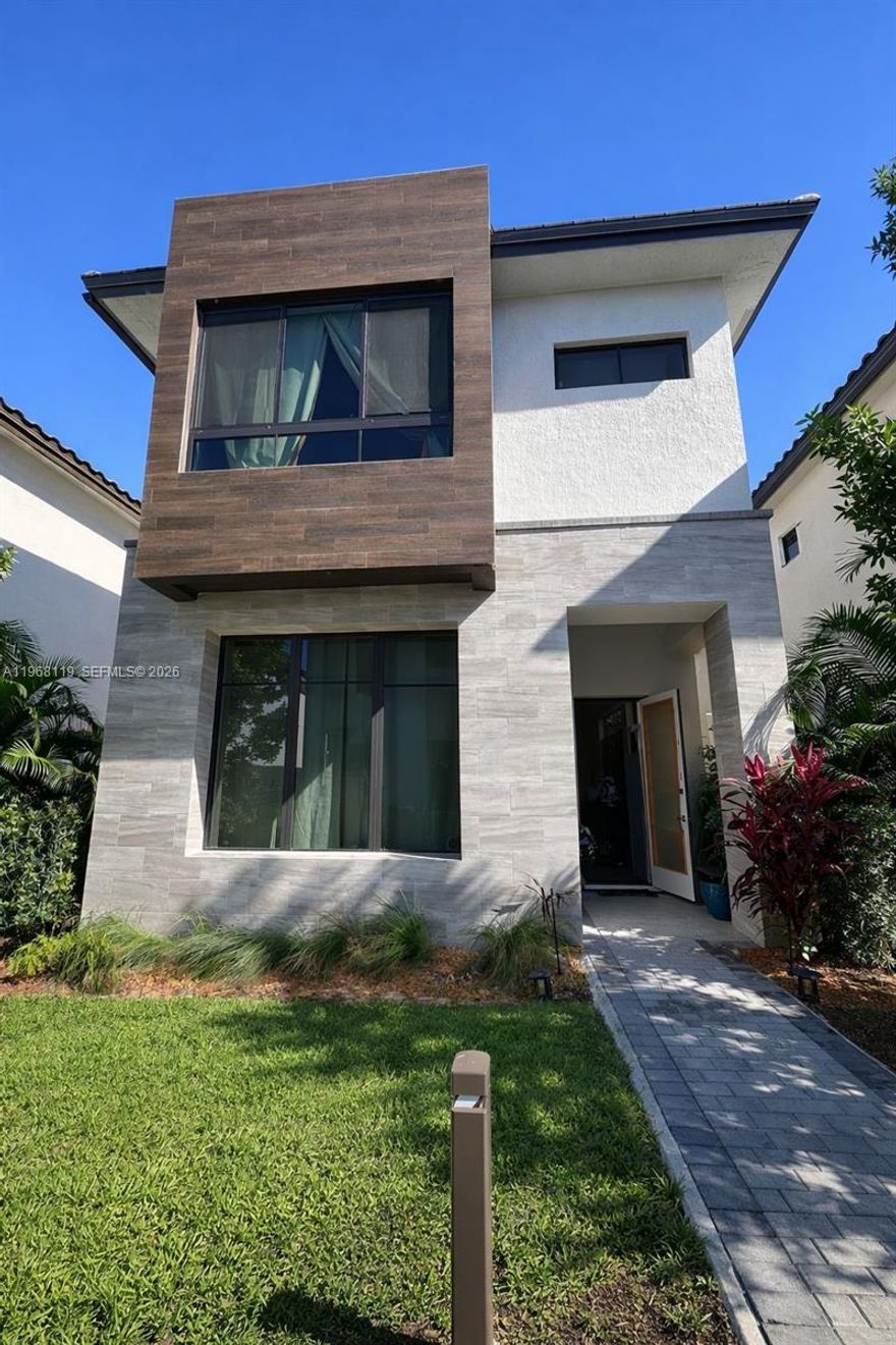 BEAUTIFUL 2 STORY HOUSE IN DOWNTOWN DORAL (CANARIAS COMPLEX) 3BEDS 3 BATH. 2 CAR GARAGE, IMPACT WINDOWS, STANLEY STEEL APPLIANCES, COMMUNITY POOL, TENNIS COURT, GYM, RUNNING TRACK, BASKETBALL COURT, AND MANY MORE...