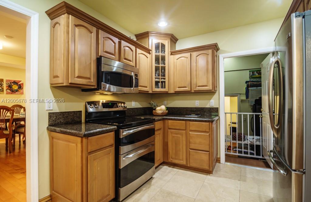 1237 Aduana Ave