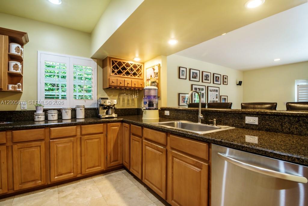 1237 Aduana Ave