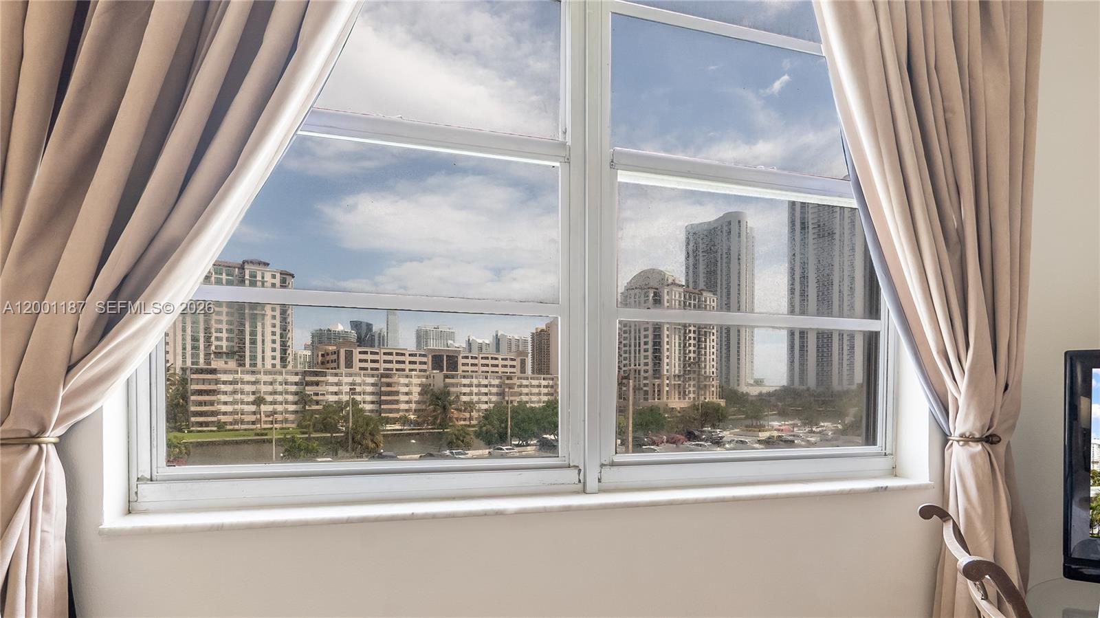 ARLEN HOUSE CONDO - Residential