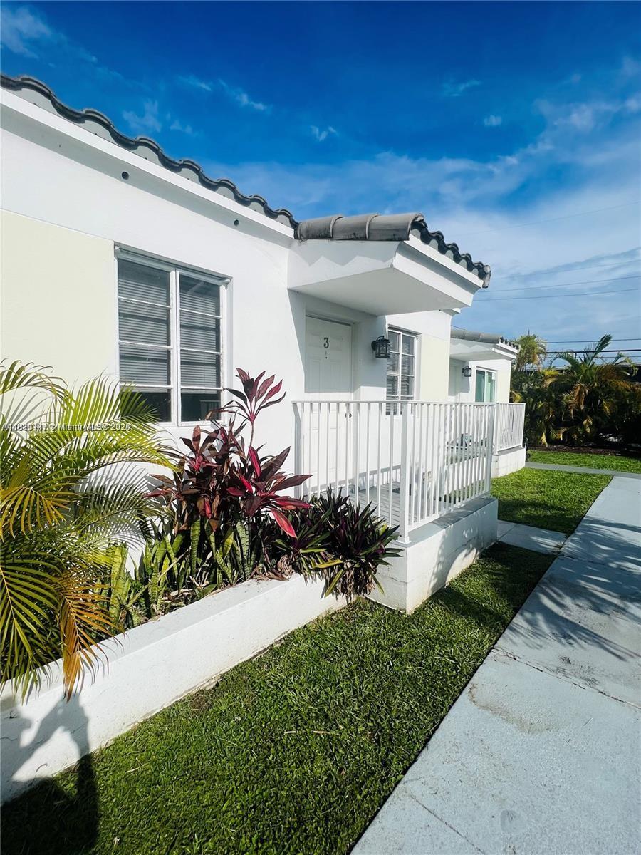 GREAT LOCATION,QUIET COMPLEX, FRESHLY PAINTED, VERY BRIGHT, CENTRAL AC, HURRICAINE IMPACT WINDOWS, NEW ROOF ON THE ENTIRE COMPLEX GREAT SIZE. CALL ME WONT LAST, LOWST PRICE FOR A 1 BEDROOM IN THE AREA. EASY APPROVAL. CALL FOR SHOWINGS