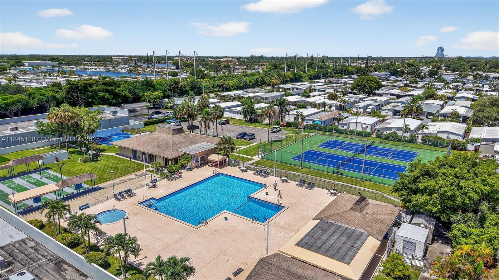 RAVENSWOOD NORTH - Residential