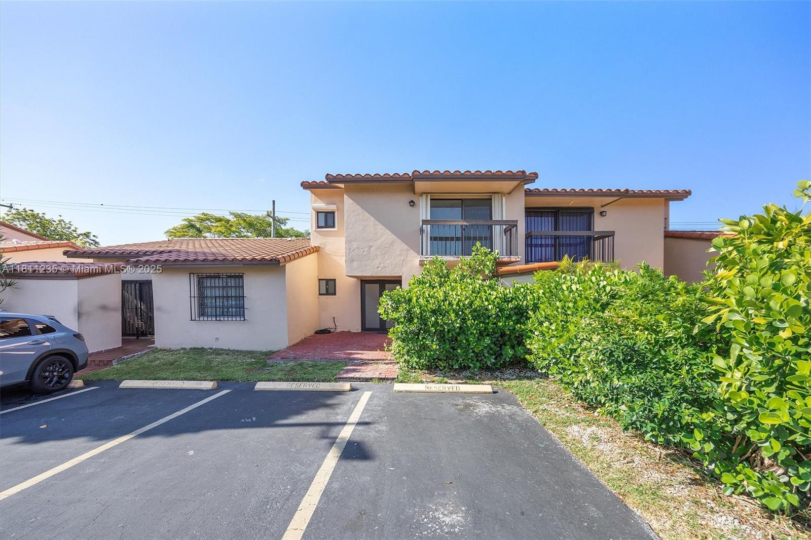 Rental Property at 3809 Sw 82nd Ave V-21, Miami, Broward County, Florida - Bedrooms: 3 
Bathrooms: 3  - $3,200 MO.