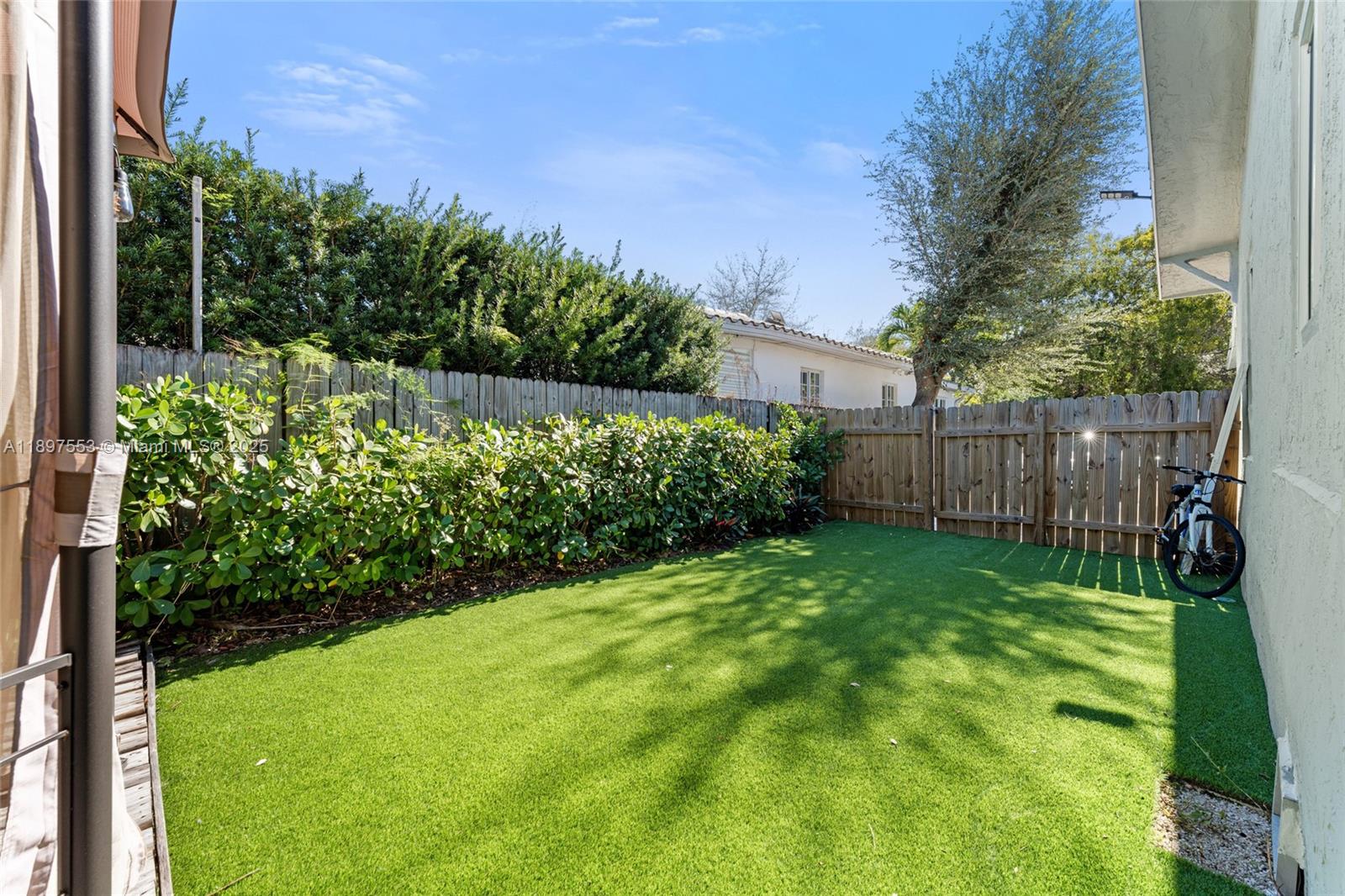 SHADOWLAWN - Residential Income