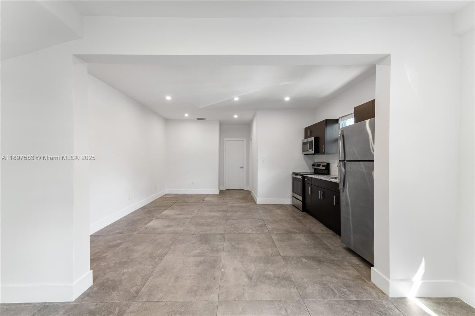 19 NE 48th St