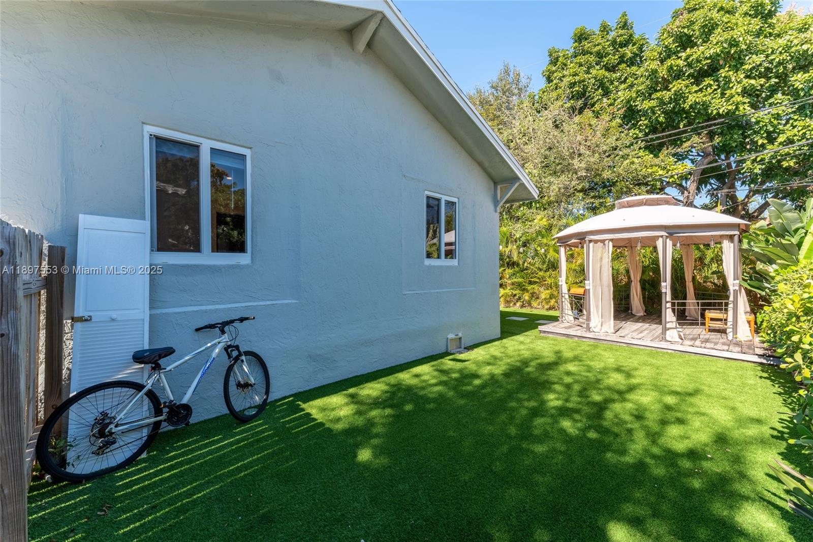 SHADOWLAWN - Residential Income