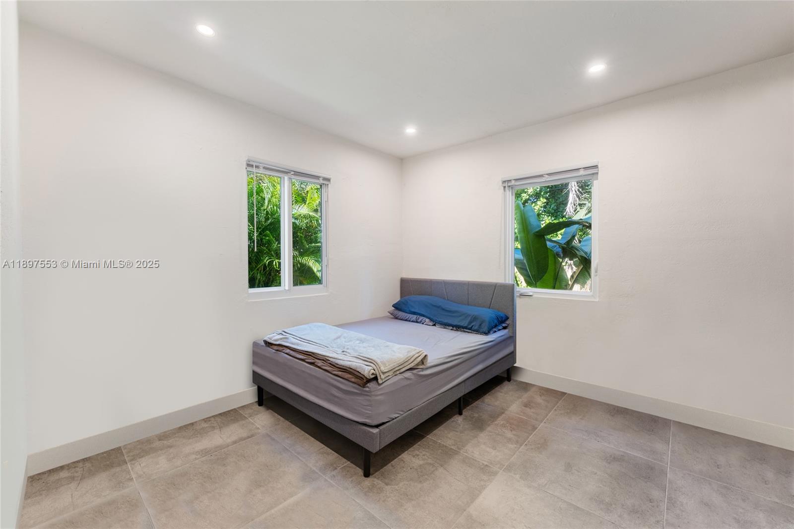 SHADOWLAWN - Residential Income