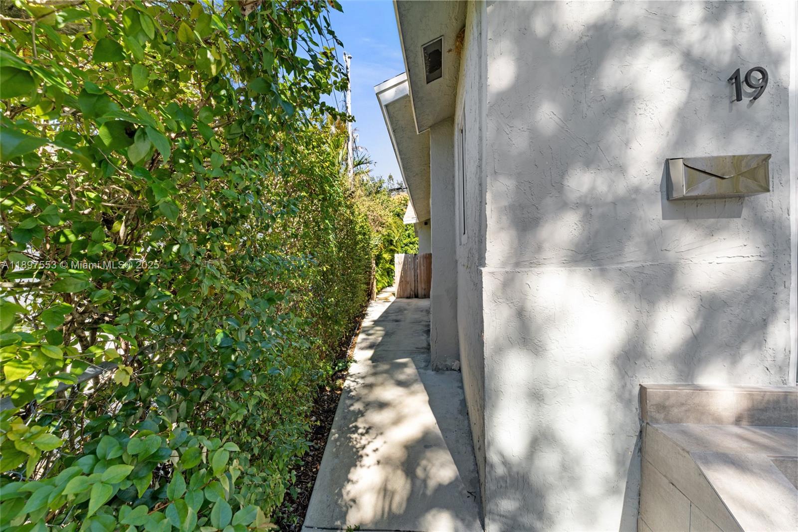 SHADOWLAWN - Residential Income
