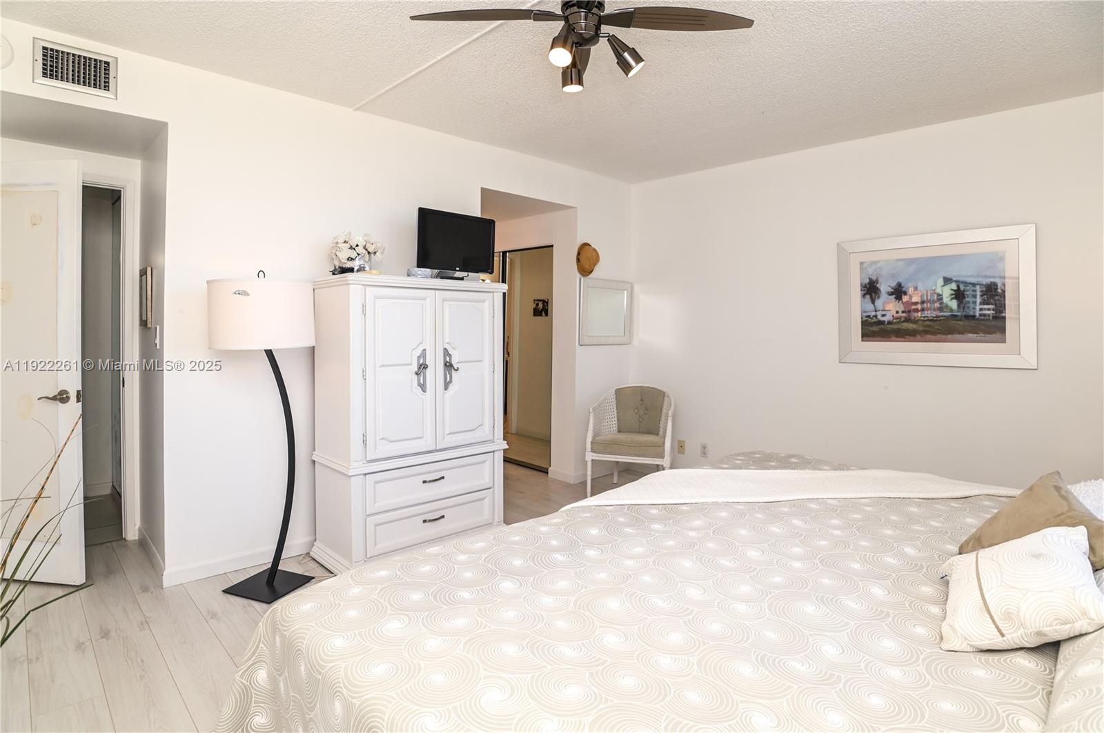 HILLCREST EAST NO 23 COND - Residential