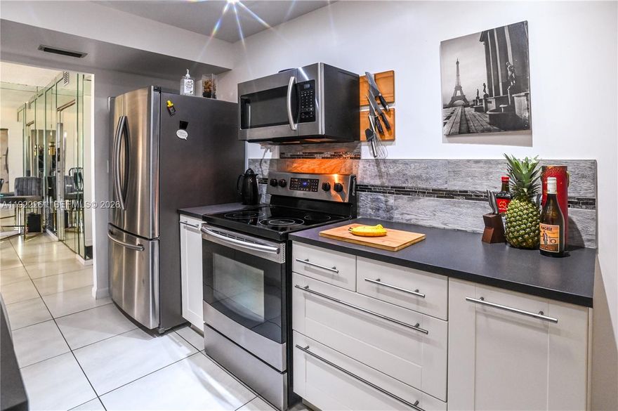 STUNNING UPDATED UNIT WITH AMAZING CITY VIEWS FROM THIS BEAUTIFUL SPACIOUS 1 BEDROOM 1.5 BATHROOM UNIT LOCATED IN THE COMMUNITY OF HILLCREST IN THE HEART OF HOLLYWOOD. GREAT LOCATION ON THE 8TH FLOOR. RELAX OVERLOOKING THE TRANQUIL CITY VIEWS. PROPERTY FEATURES BEAUTIFUL FLOORING THROUGHOUT, UPDATED KITCHEN AND BATHS. **BRAND NEW REFRIGERATOR (2025)**. **BRAND NEW A/C UNIT (2026)** AND **BRAND NEW WATER HEATER (2026)**. UNIT IS BEING SOLD FURNISHED. THIS COMMUNITY IS AN ACTIVE ADULT COMMUNITY, 24/7 SECURITY & OFFERS MANY ACTIVITIES. AMENITIES INCLUDE: POOL, CLUBHOUSE, COMMON LAUNDRY, ON SITE MANAGEMENT OFFICE, WALKING TRAILS, & SO MUCH MORE. LOW ASSOCIATION FEE. CONVENIENTLY LOCATED NEAR EXPRESSWAYS, RESTAURANTS, SHOPPING, BEACHES, ETC. ALL CLOSE BY. THIS UNIT IS GREAT FOR ALL YEAR LIVING OR 2ND HOME. TRULY A MUST SEE! THIS UNIT IS MOVE-IN READY!!